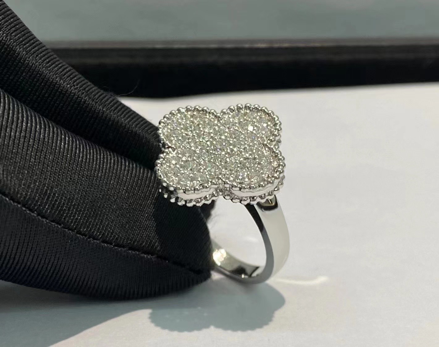  Authentic Van Cleef Arpels 18K White Gold Diamond Paved Magic Alhambra Ring jewelry supplier wholesale Manufactures
