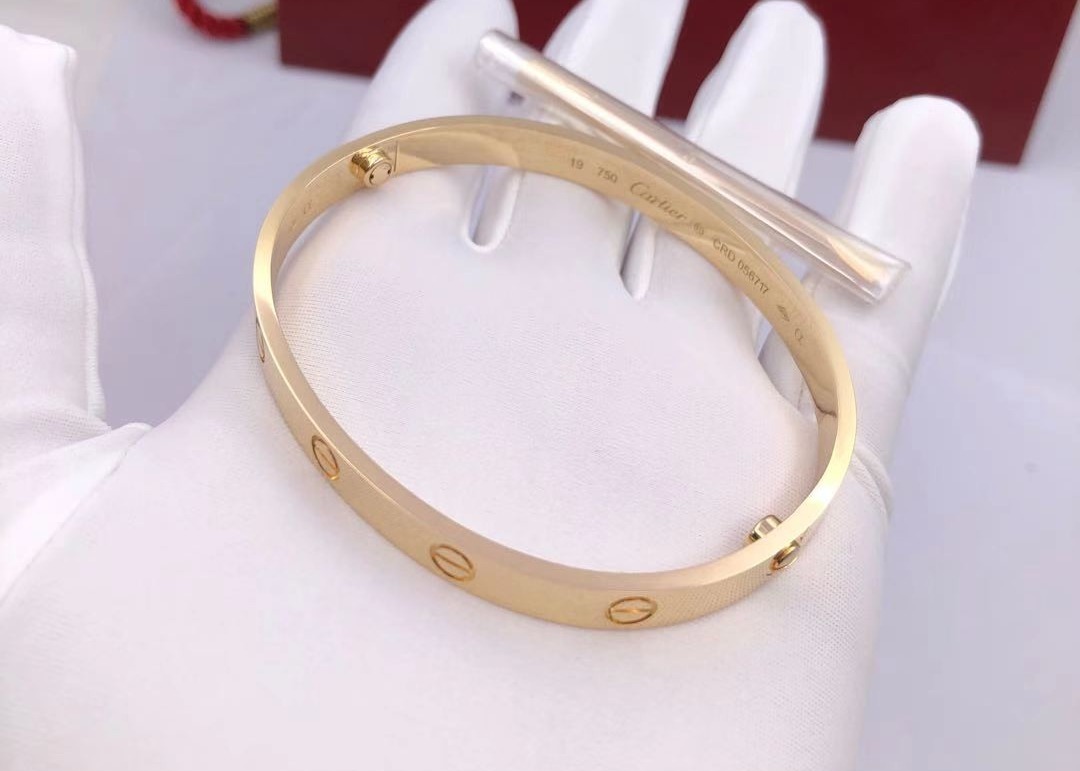  Minimalist 18K Gold Bracelet Manufactures