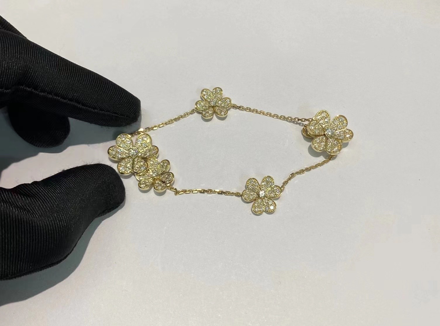  luxury gold jewelry Van Cleef &amp; Arpels Frivole Bracelet 5 Flowers 18K Gold Diamond jewelry suppliers Manufactures