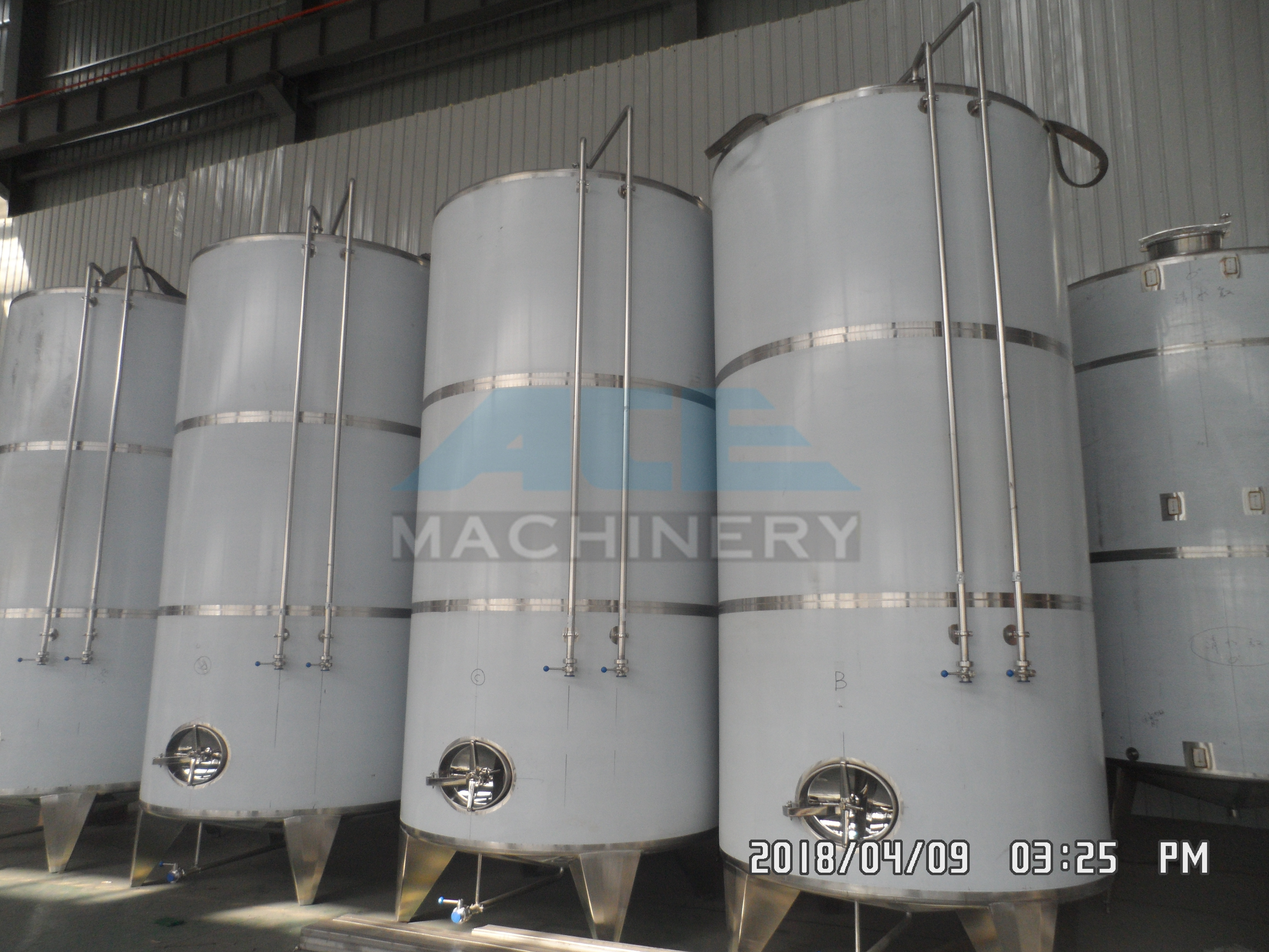  Food Grade Stainless Steel Liquid Storage Tank Manufactures