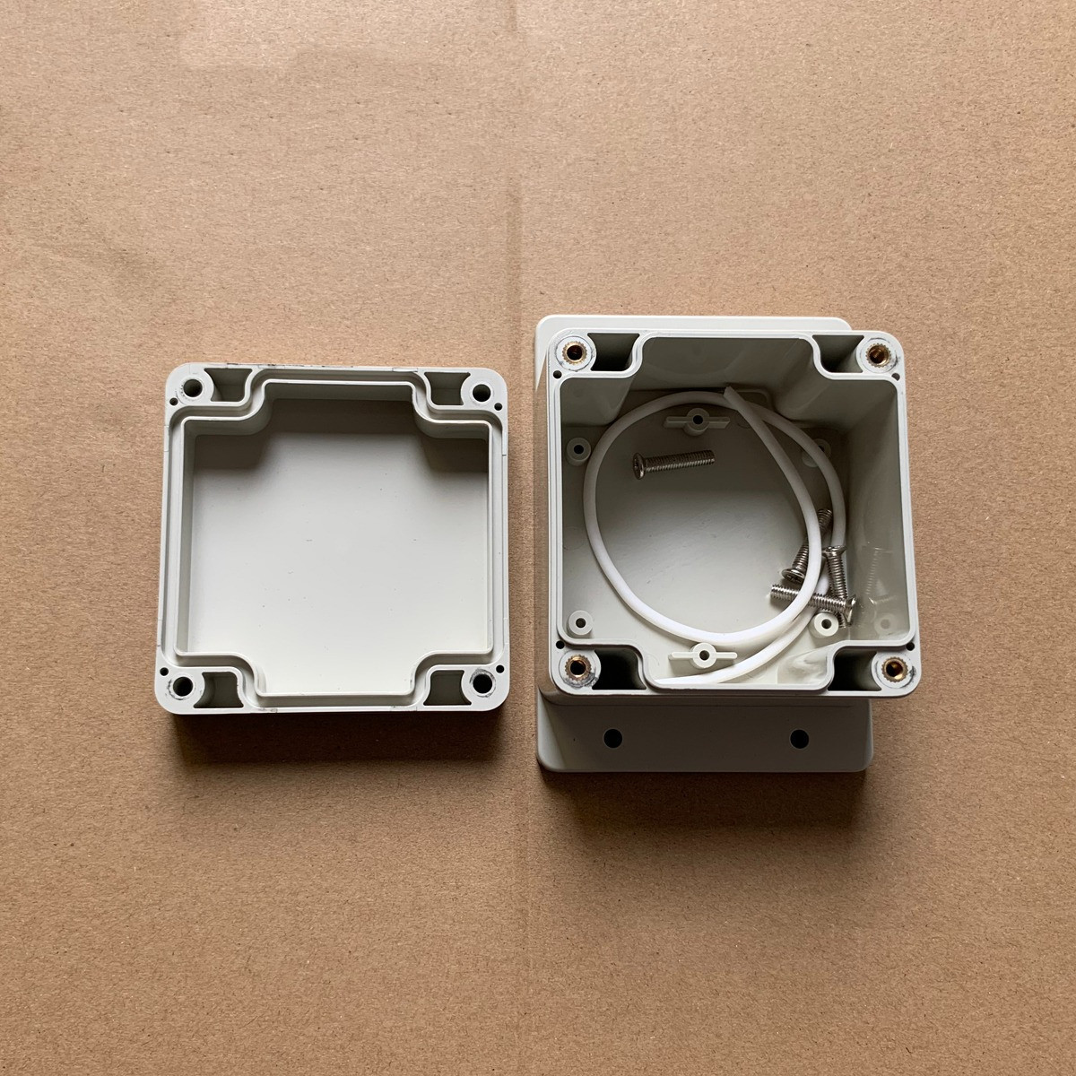  ABS Ip65 Waterproof Electrical Junction Box Switch Enclosure 83*81*56mm With Ear Manufactures