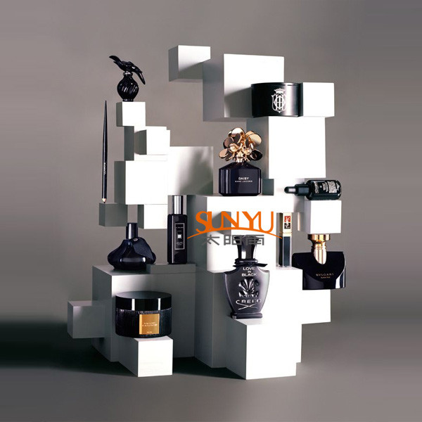  Perfume Wooden MDF Display Stands Square / Cube Retail Window Display Luxurious Manufactures