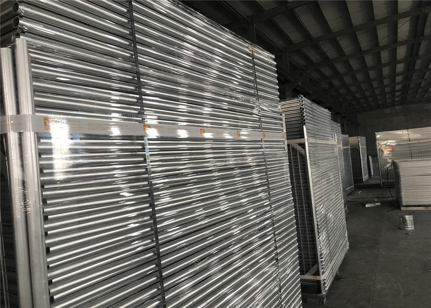  Hot dipped Galvanized Temporary Fence Panels 2.1mx2.4m customized mesh 60mm*150mm Manufactures