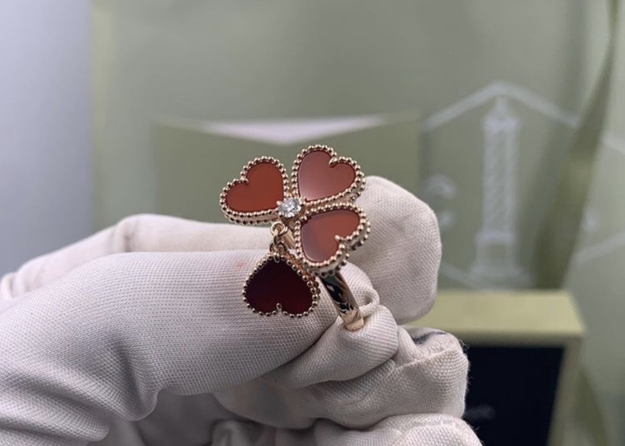  Customized Rose Gold Van Cleef And Arpels Flower Ring With Carnelian Manufactures
