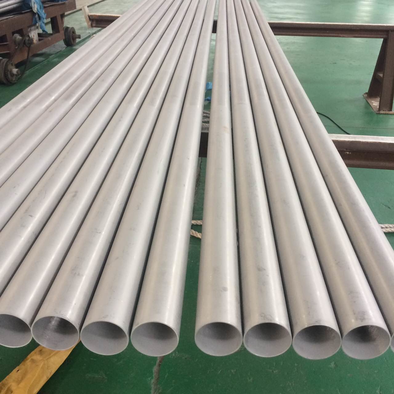  409 347h 304 Ss Seamless Pipe 4.5 Inch 4 Inch 304 Seamless Tubing 0.1-10mm Manufactures
