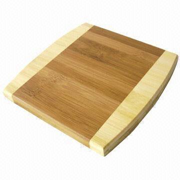 China Eco-friendly Bamboo Cutting Board with Food Safe Varnish, Elegant Flat Grain and Two Tone Color on sale