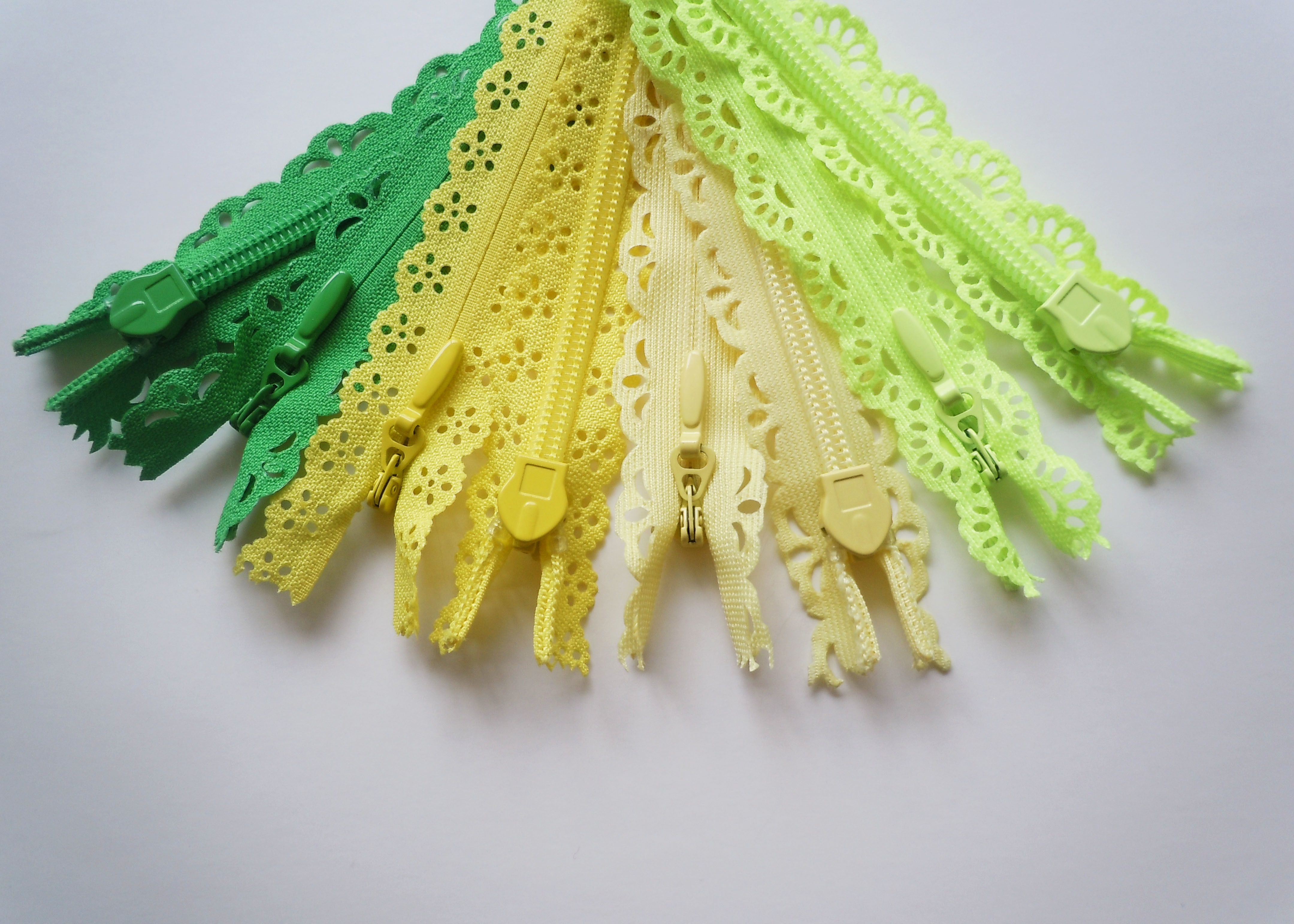  Custom Length Double Sided Sewing Notions Zippers , Nylon Lace Zipper For Clothes Manufactures