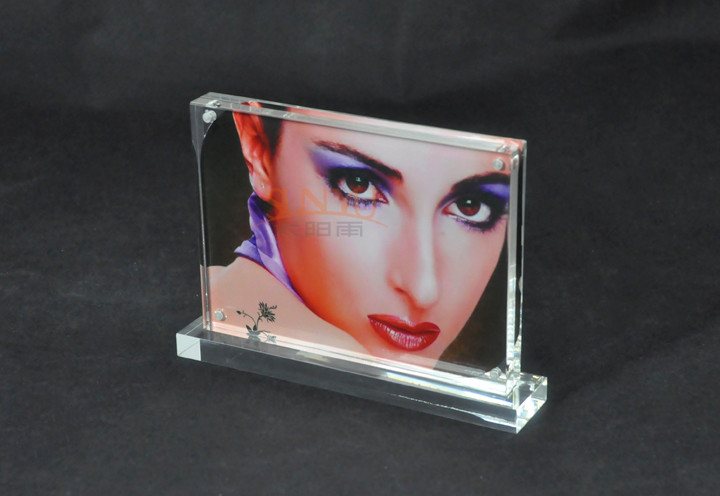  Luxury Acrylic Customized Picture Frames Magnetic Photo Frame Square Block Manufactures
