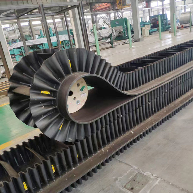 China 8MPA 10MPA Cleated Rubber Conveyor Belt Corrugated Sidewall Conveyor Belt on sale