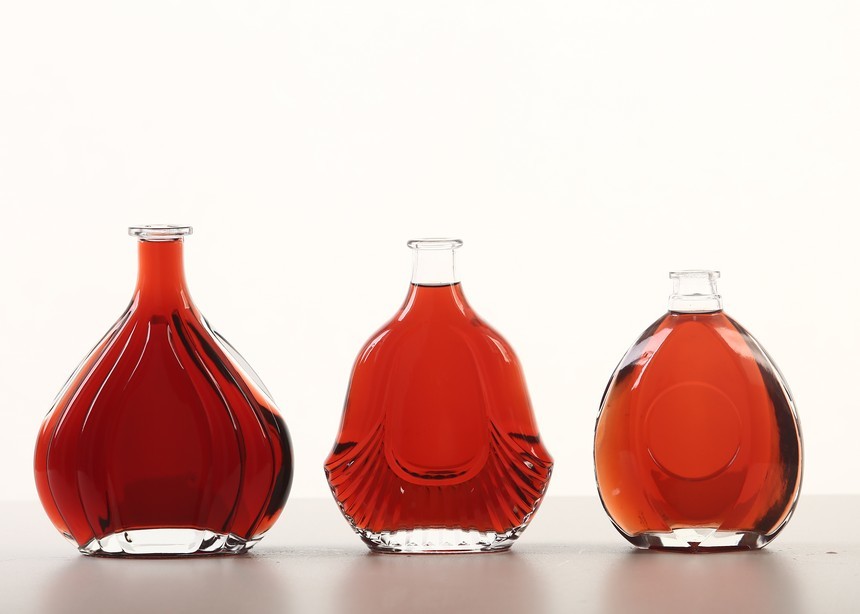 China Premium bespoke custom 750 ml 750ml 700ml pewter metal labels rum whisky vodka gin spirits glass wine bottle on sale