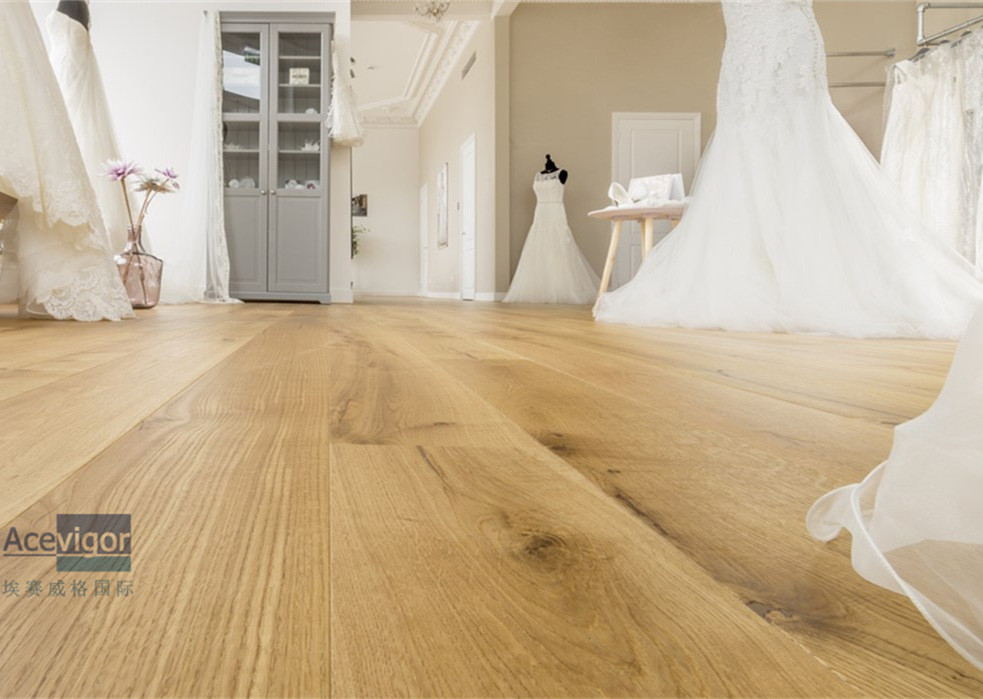  Bespoke 20/6 x 300 x 2200mm ABC grade Oak Engineered Flooring for Royal Wedding Dress Pavilion in UK Manufactures