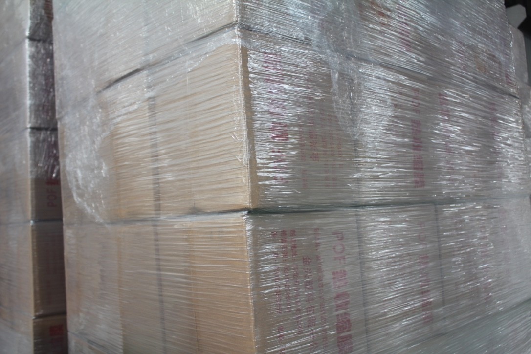  Insulated  Pallet Shrink Wrap Rolls Blow Molding Keeps Products Free Of Dust Moisture And Dirt Manufactures