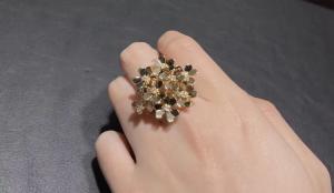  Handmade 18K Gold Diamond Ring With Mirror Polished 8 Flowers Design Manufactures