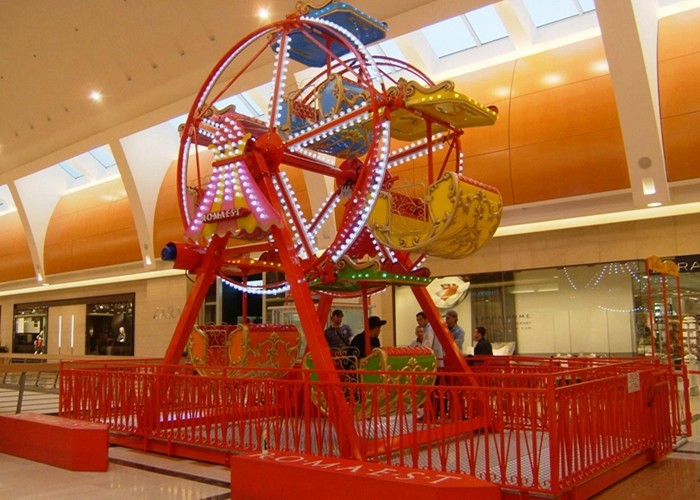  Miniature Amusement Park Ferris Wheel With Vibrant Colors Decoration Manufactures