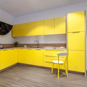 China Yellow Stainless Steel Kitchen Cabinet Waterproof Flat Edge Free Design on sale