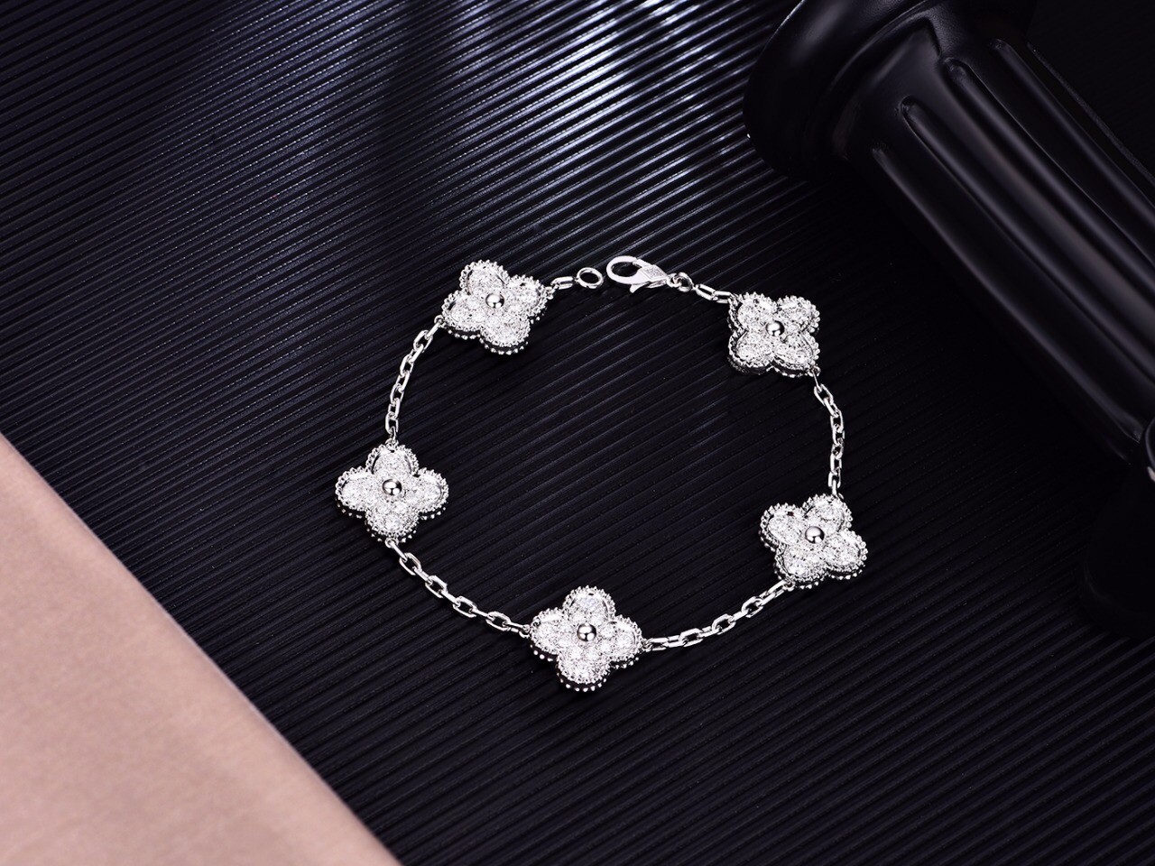  18K White Gold Full Diamond Van Cleef And Arpels Sweet Alhambra Bracelet Flower Shape Manufactures