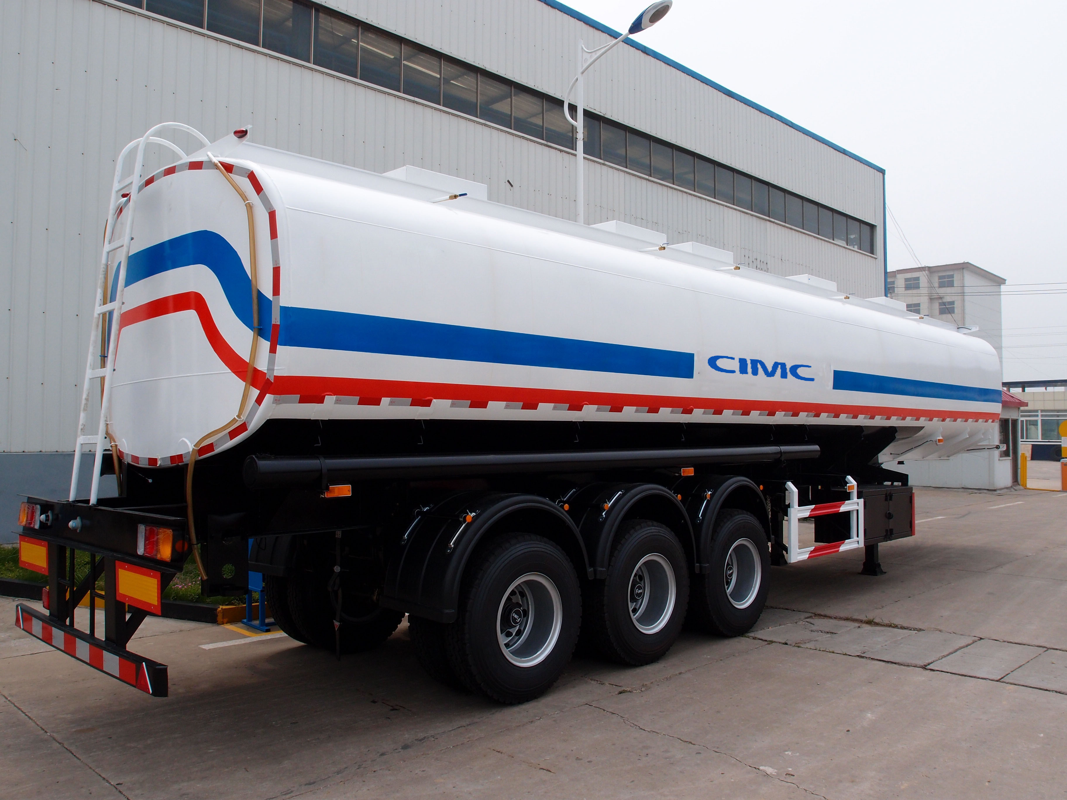 China top sale oil tanker truck heavy duty semi trailers for sale from CIMC on sale
