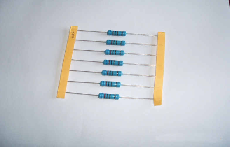 China 3 Watt Metal Oxide Film Resistors / 680K Ohm 1 % E96 Resistor 500V on sale