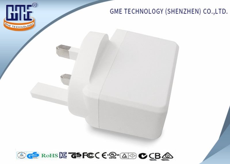 Flame retardant 3 PIN PC White 5V 2A Universal Travel Adapter CB Approved Manufactures