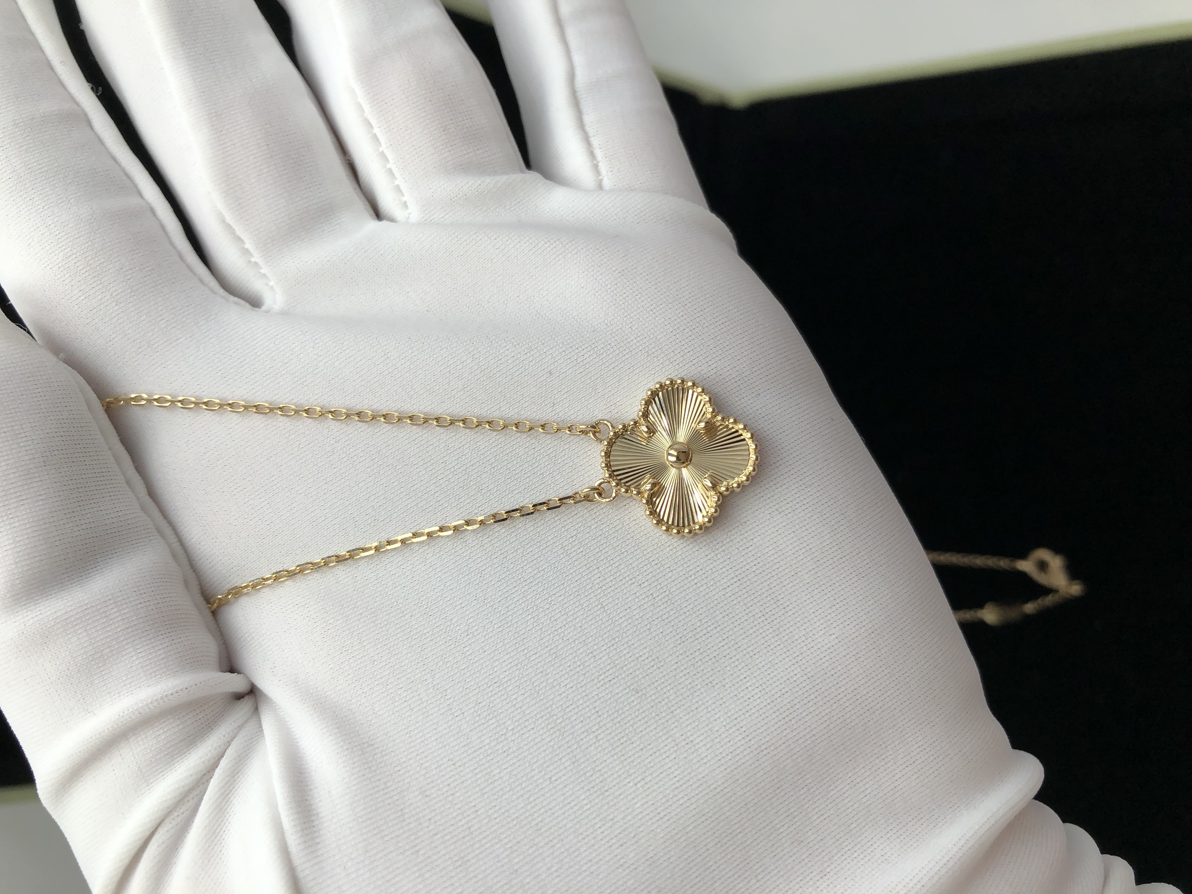  VCARP4KL00 42cm Chain 18K Gold Necklace Vintage For Girlfriend Manufactures