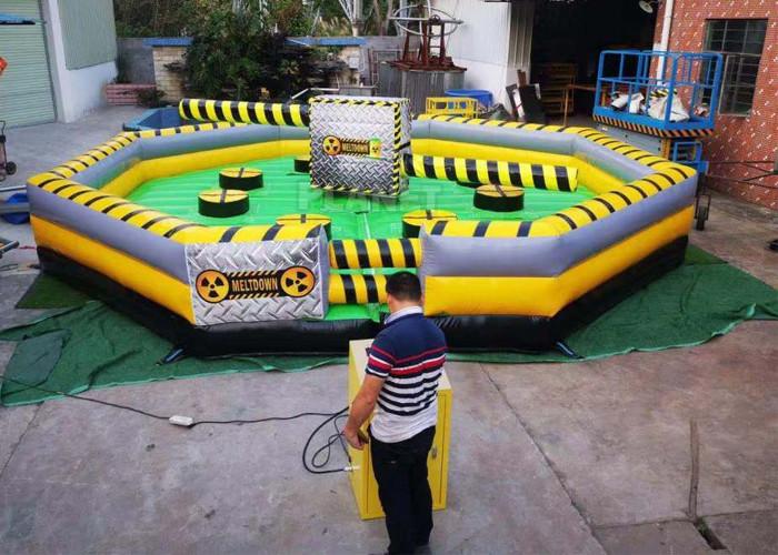  Commercial Meltdown Mechanical Inflatable Wipe Out With 0.55mm PVC Tarpaulin Manufactures