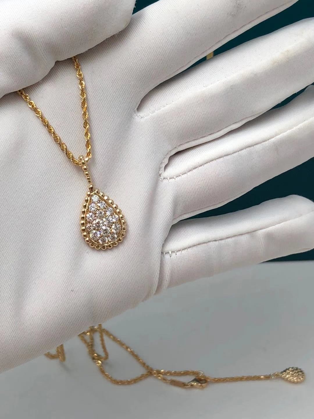  0.65 Carat 60cm 18K Gold Diamond Necklace Serpent Boheme Pendant Manufactures