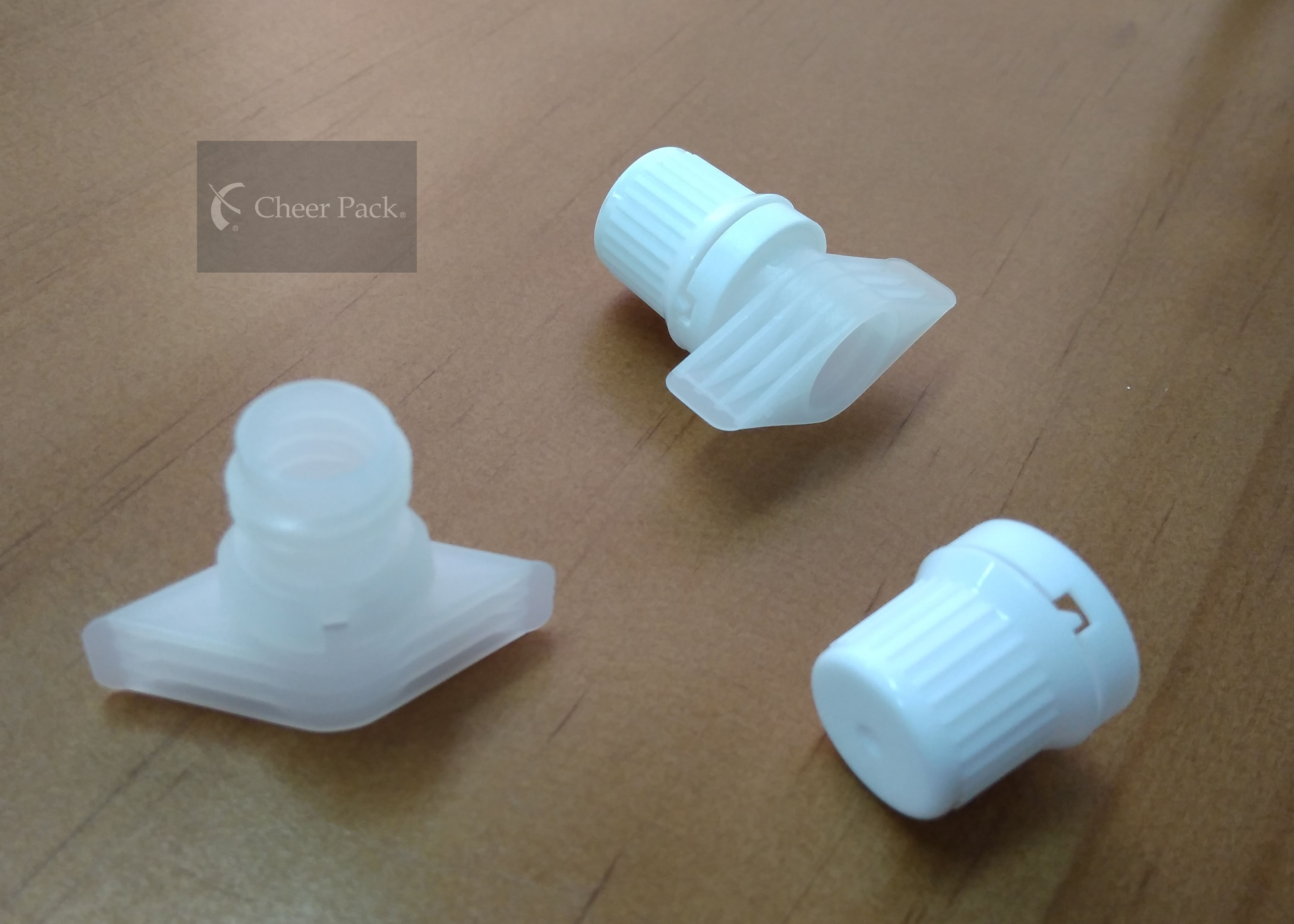  Custom Food Grade Plastic Spout Caps 4.4cm Heat Seal Size For Jelly Package Manufactures