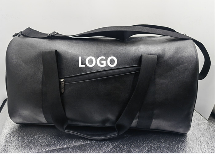 China Black Men Sports Duffle Bag Leather Travel Weekender Overnight Duffel Bag on sale