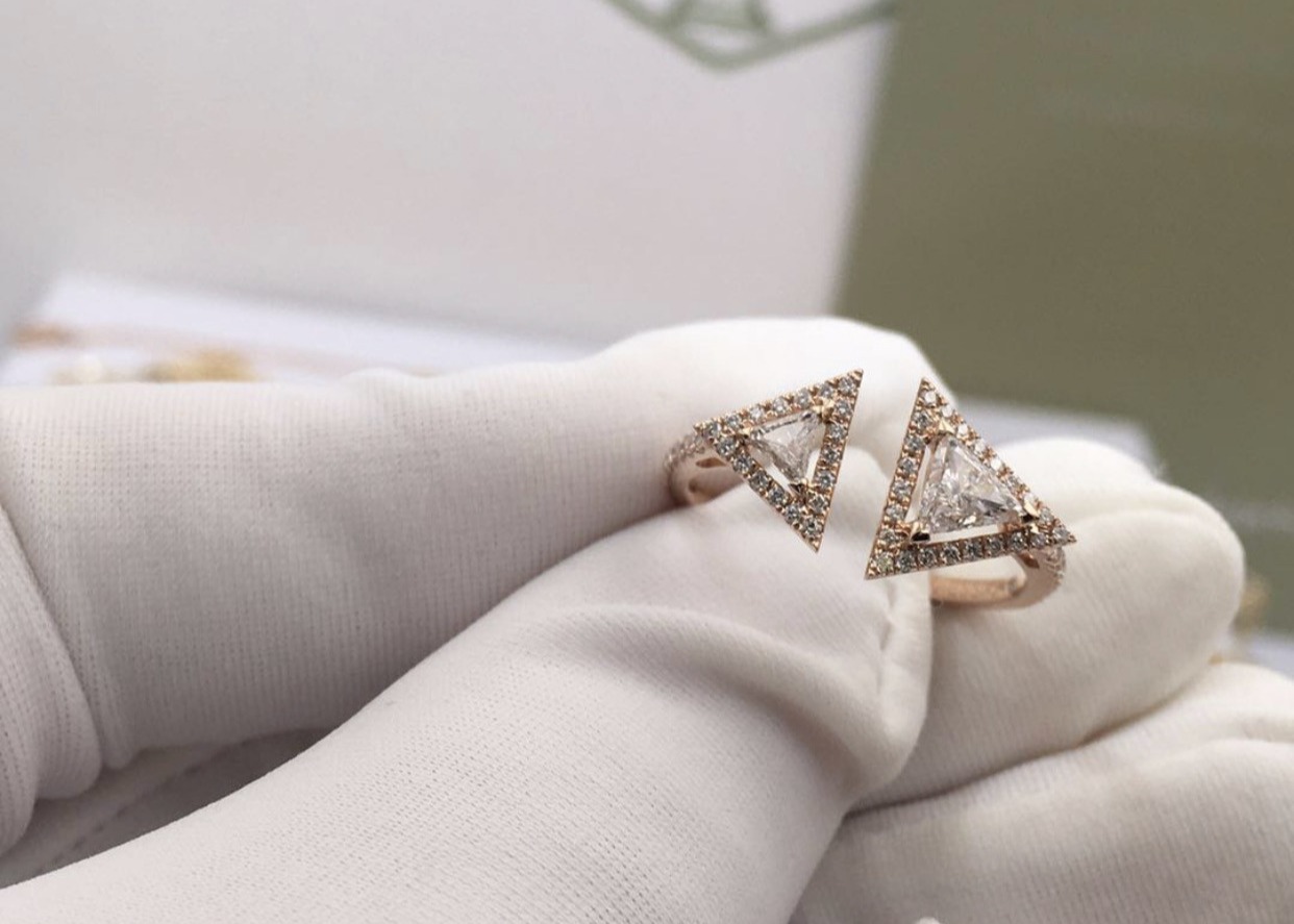  Classic Elegant Full Diamond 18k Rose Gold Engagement Ring Horn Shaped Manufactures