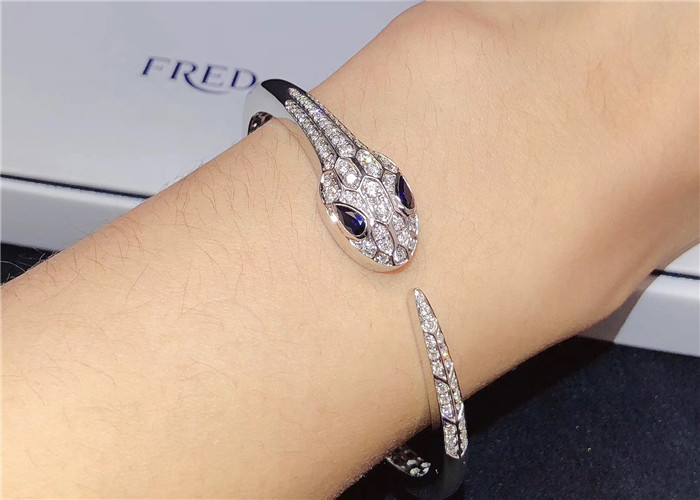  Charming 18K Gold Diamond Jewelry , BVL Serpenti Bangle Bracelet With Blue Sapphire Eyes Manufactures