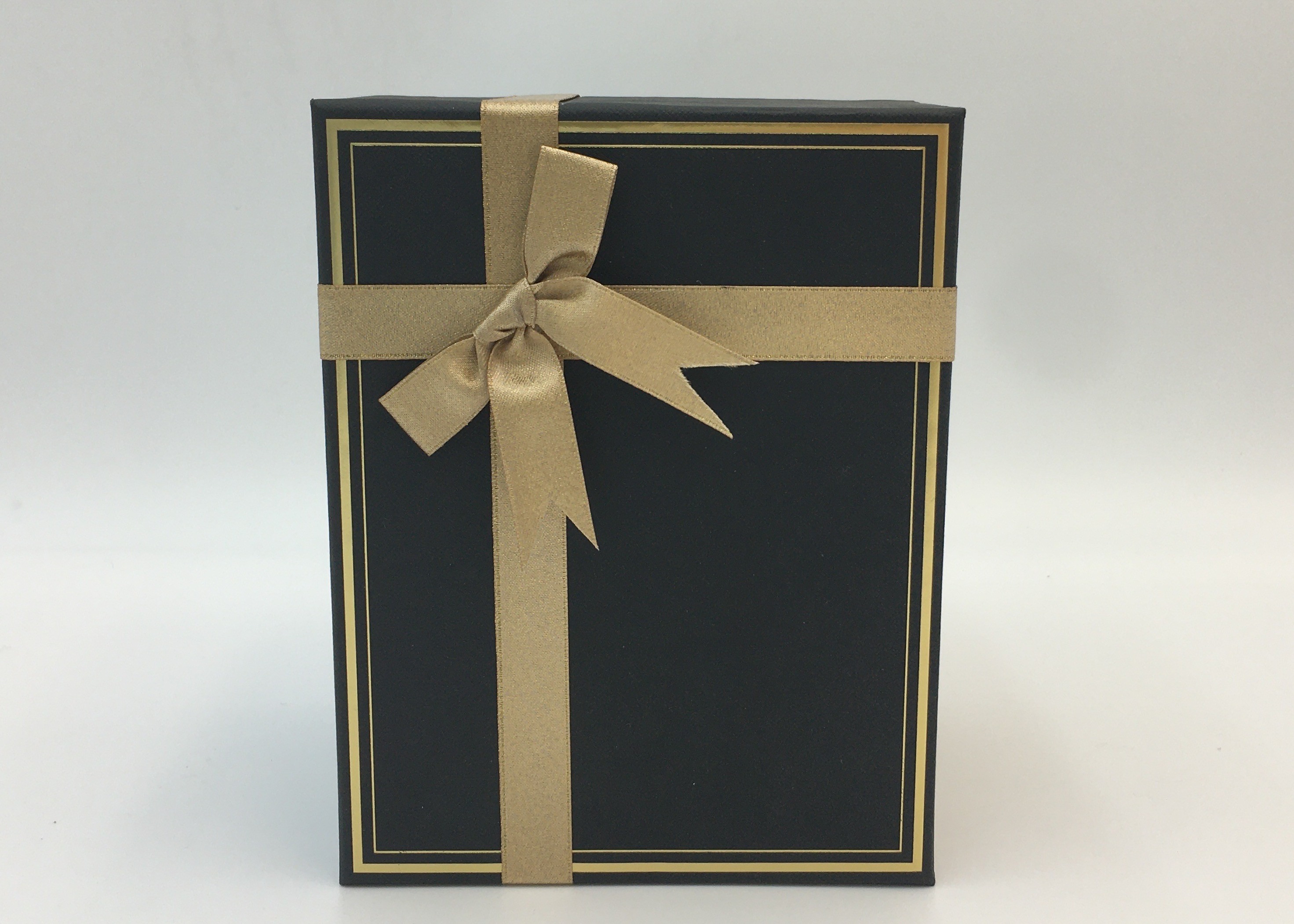 China Customized Luxury Gift Box Matt Finish Carboard Paper Packaging Box on sale