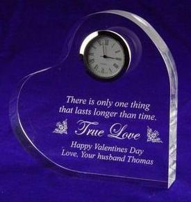  Heart Shape Clear Acrylic Craft With A Clock Manufactures
