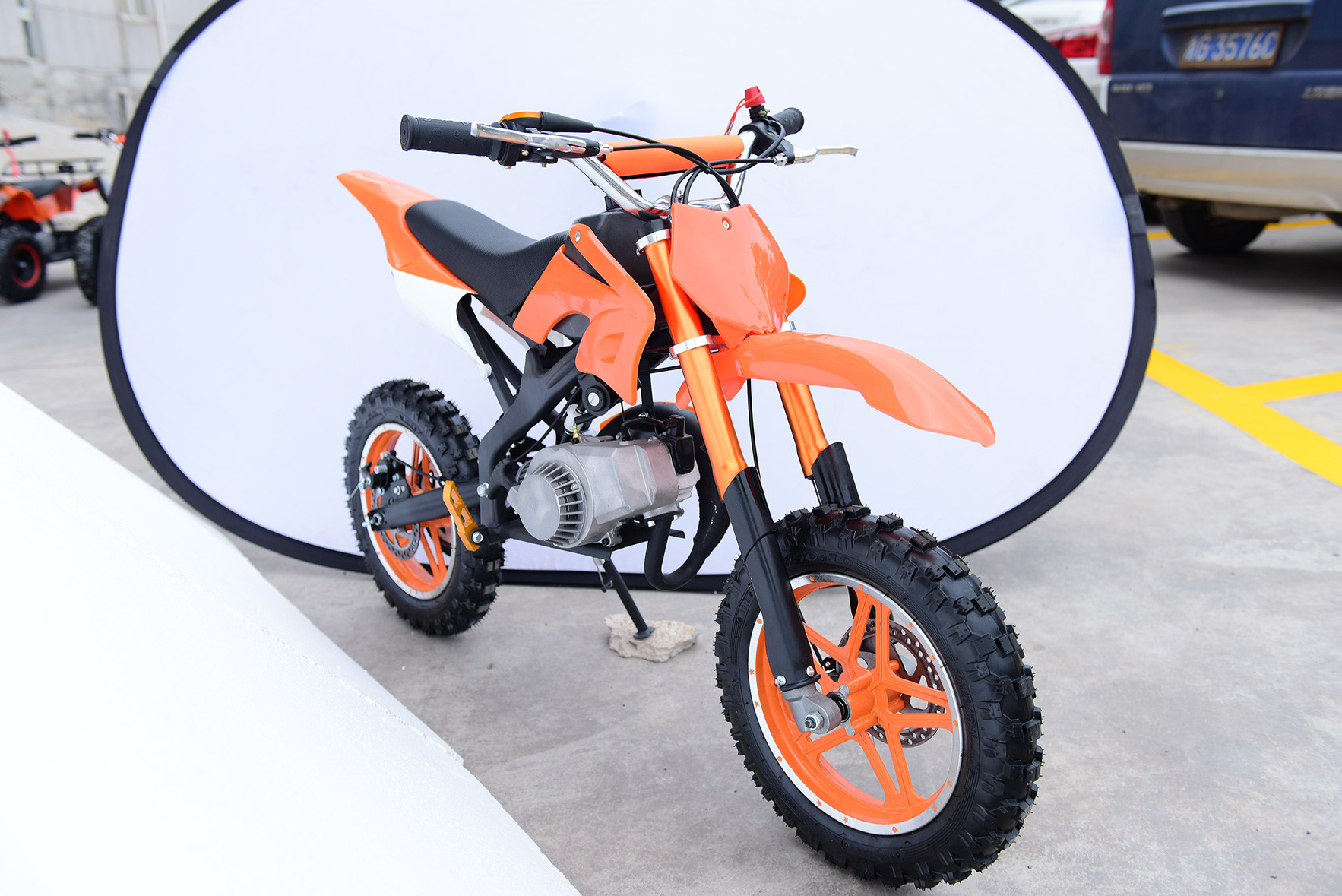  49cc ATV gas:oil=25:1 ,2-stroke,single cylinder.air-cooled.pull start,good quality Manufactures
