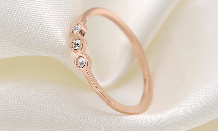 China Three Diamond Wedding Ring Fashion Accessories Stainless Steel Jewelry Ring Diamond Rose Gold Ring on sale