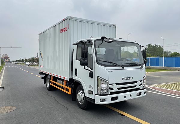 China White Isuzu Insulated Truck 126HP 152HP Isuzu Box Vans Shipping Truck on sale
