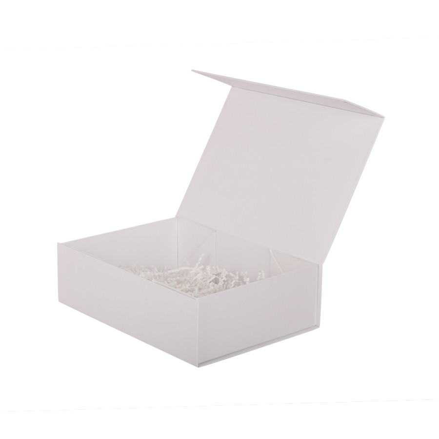 China Cutomized Cardboard Box With Magnetic Closure For Packing Clothes Matte Lamination on sale