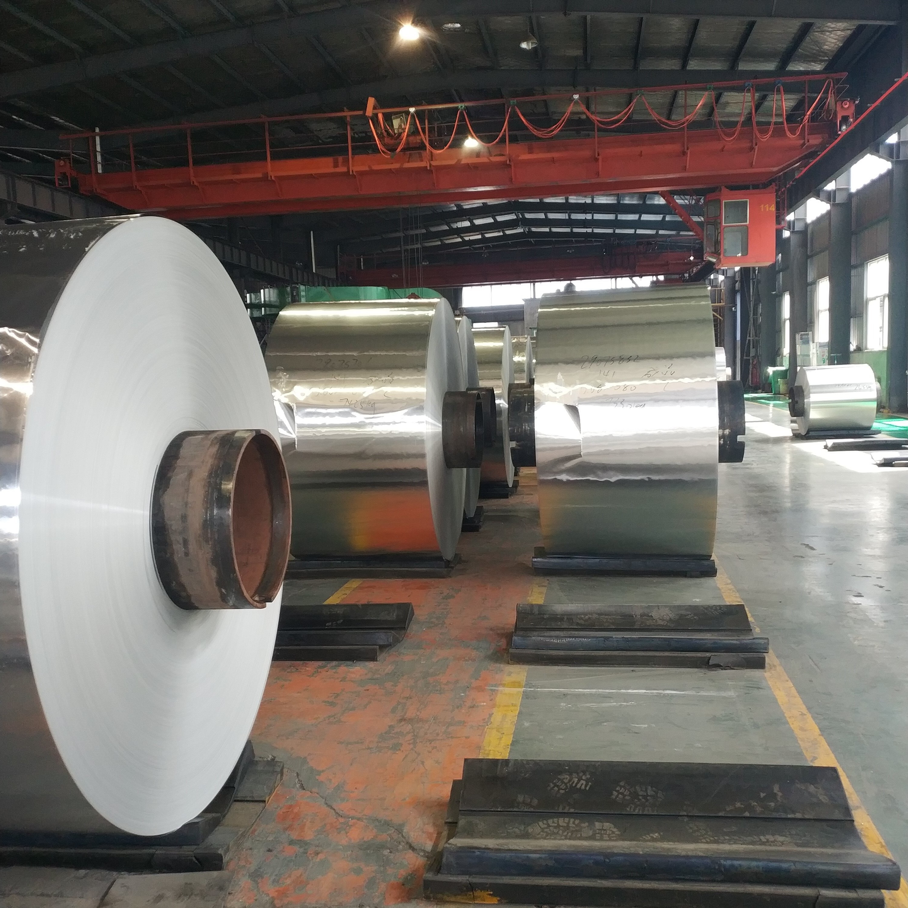  0.018mm-0.025mm Industrial Aluminum Foil Rolls for Food Packaging Stable Manufactures