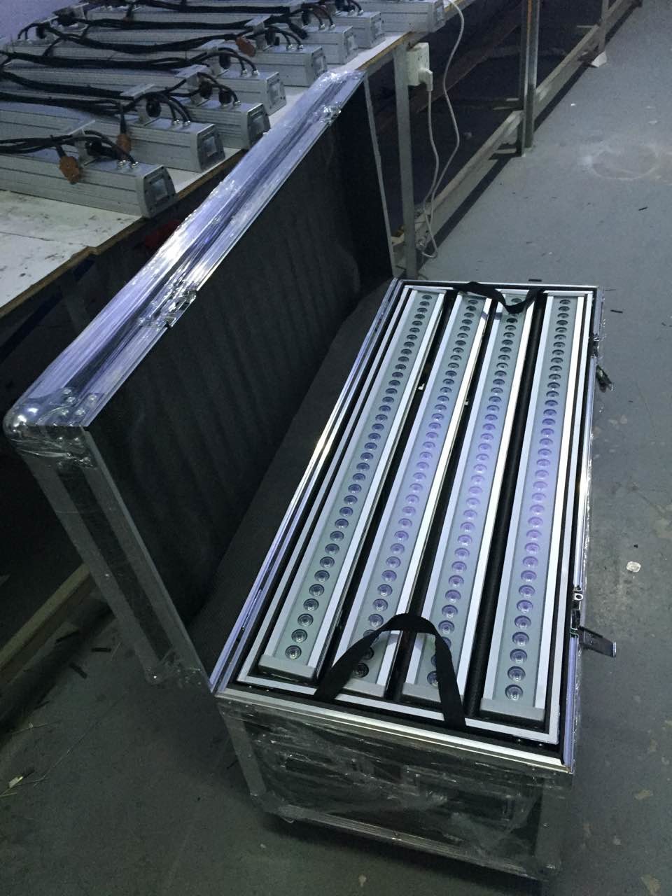  Led Wall Wash Lighting Flight Case Double Level With Aluminum Materials Manufactures