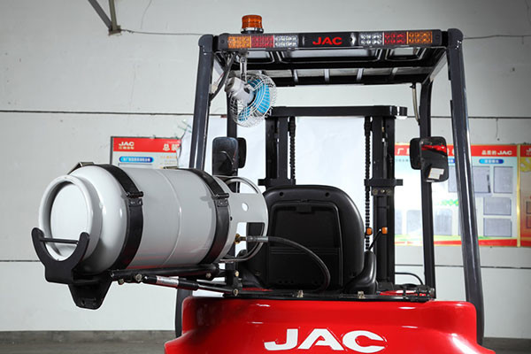 Quality JAC Sit Down 1.8 Ton LPG Forklift Trucks High Performance Low Emissions for sale