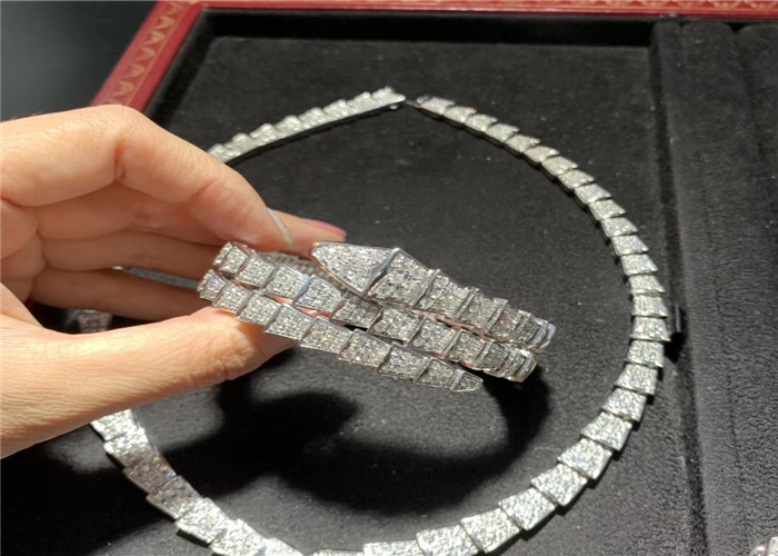  a fine jewelry brand Custom 18K White Gold Necklace / Bracelet / Earrings With Genuine Diamonds Manufactures