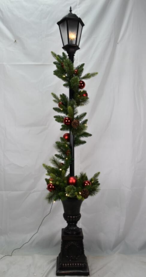 China 5FT Pre Lit Christmas Lamp Post Tree With 50 LED Bulbs on sale