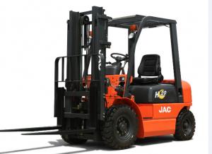  2 Tons Rated Capacity Diesel Forklift Truck Lifted Diesel Trucks With Excellent Manoeuvrability Manufactures