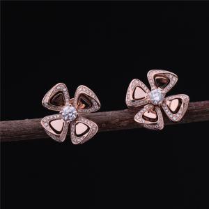  Real Gold High Jewelry Fiorever Earrings in 18 kt Rose Gold Earrings set with two central diamonds and pavé diamonds Manufactures