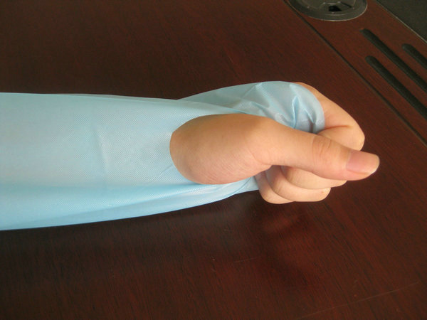 35-60G Polyethylene Disposable Isolation Gowns Yellow 110x193CM Gowns With Open Cuff