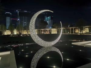  Large Modern Sculpture , Outdoor Metal Art Sculptures with LED light for garden decoration Manufactures