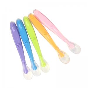 China 2018 Top Sale 100% Food Grade Silicone Baby Spoon Feeding Spoon Spoon Set on sale