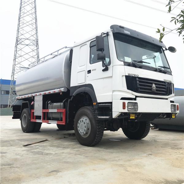 Quality Sinotruk HOWO 4x4 Fuel Tank Truck , High Suspension Water Tank Truck 12-15m3 for sale