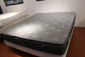 China Double King Size Memory Foam Bedroom Spring Mattress on sale
