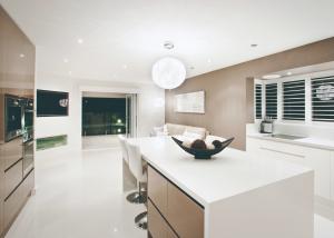  White Mirror Quartz Floor Tiles Composite Stone Kitchen Worktops Staining Resistant Manufactures