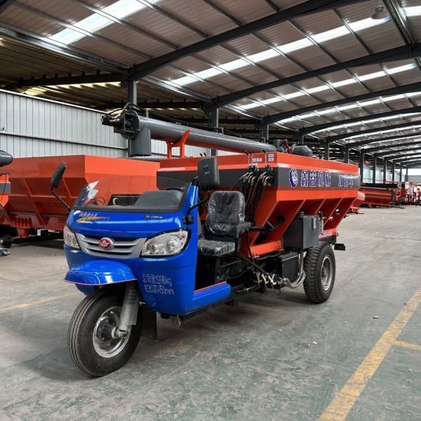 Wear Resistance Grain Transport Truck Grain Carts 6 Cubic Meters With Tractor